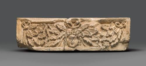 Lintel with leaves