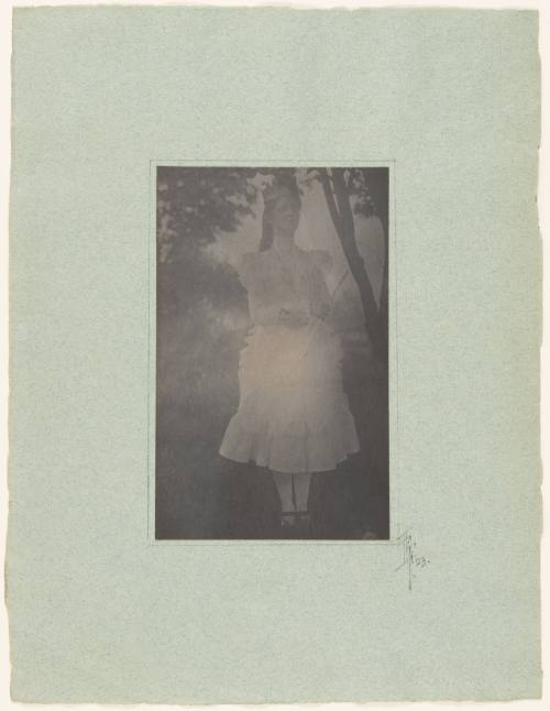 Queen Must be Dignified