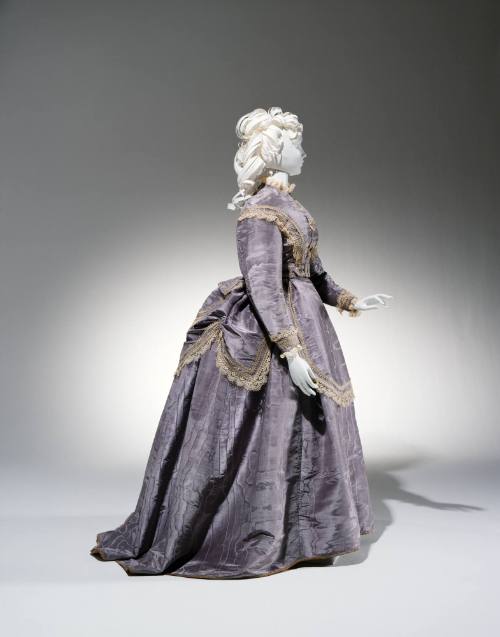 Dress: Bodice, Skirt, Apron-Overskirt Bustle-Overskirt and Belt