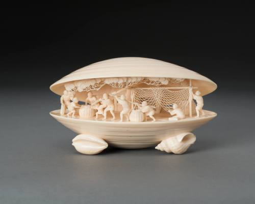 Shell with Fishing Scene