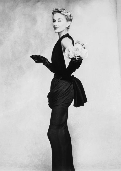 Woman with Roses (Lisa Fonssagrives-Penn), Paris