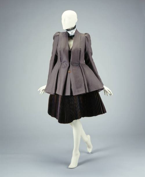 Ensemble: Jacket, Skirt, Neck Ruff, Petticoat, Corset, Girdle, Bustle